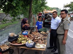 Belasan Pedagang Ikan Asap Kampung Kejawan Akhirnya Pindah ke Sentra Ikan Bulak