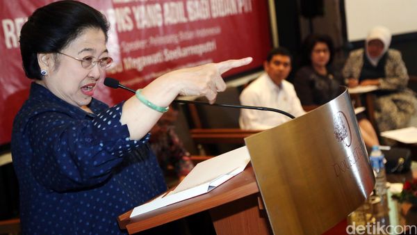 Megawati Hadiri Diskusi Membahas Bidan