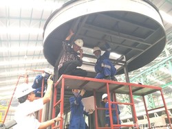 Saleh Husin Panjat Garbarata Made In Cileungsi