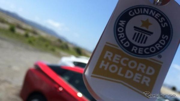 Parade Mobil Hybrid Toyota Pecahkan Rekor Dunia