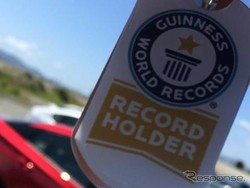 Parade Mobil Hybrid Toyota Cetak Rekor Dunia