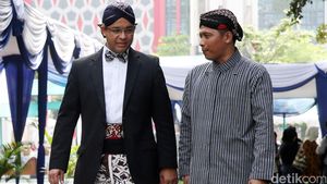 Anies Baswedan Pimpin Upacara Peringatan Hardiknas