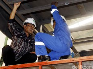 Saleh Husin Kunjungi Pabrik Pembuat Garbarata Saleh Husin Kunjungi Pabrik Pembuat Garbarata
