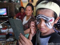 Kebanggaan dan Nasihat Orang Tua untuk Restu Si Penari Cilik