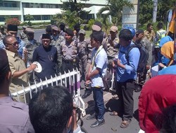 Mahasiswa Turun ke Jalan Tuntut Pemkab Serius Perbaiki Dunia Pendidikan