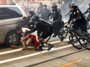 Aksi Demo May Day di AS Rusuh