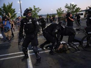 Aksi Demo May Day di AS Rusuh, 5 Polisi Terluka dan 9 Orang Ditangkap