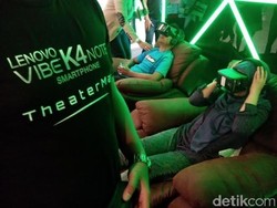 Warga Surabaya Rasakan Sensasi Lenovo TheaterMax
