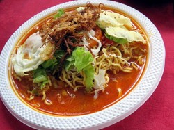 Mau Bikin Mie Rebus a la Minang yang Pedas Berempah? Ikuti Langkah Praktis Ini