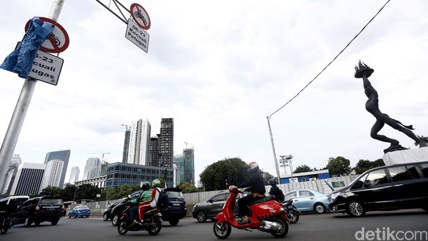 Rambu Larangan Motor di Jl. Sudirman Sudah Terpasang