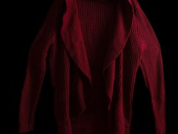 Fotografer Ini Buat Seri Foto Baju-baju yang Dipakai Korban Kekerasan Seksual