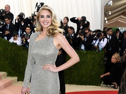 Model Seksi Kate Upton Ternyata Tak Nyaman Berbikini Model Seksi Kate Upton Ternyata Tak Nyaman Berbikini