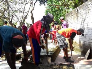 Sebuah Makam Terpaksa Dibongkar karena Dianggap Menyesatkan Sebuah Makam Terpaksa Dibongkar karena Dianggap Menyesatkan