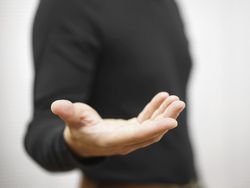 Muncul Mata Ikan di Telapak Tangan, Apa Sebabnya?