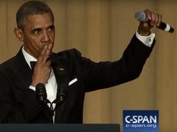 Cara Unik Obama Tutup Pidatonya, Jatuhkan Mikrofon dan Bilang Obama Out