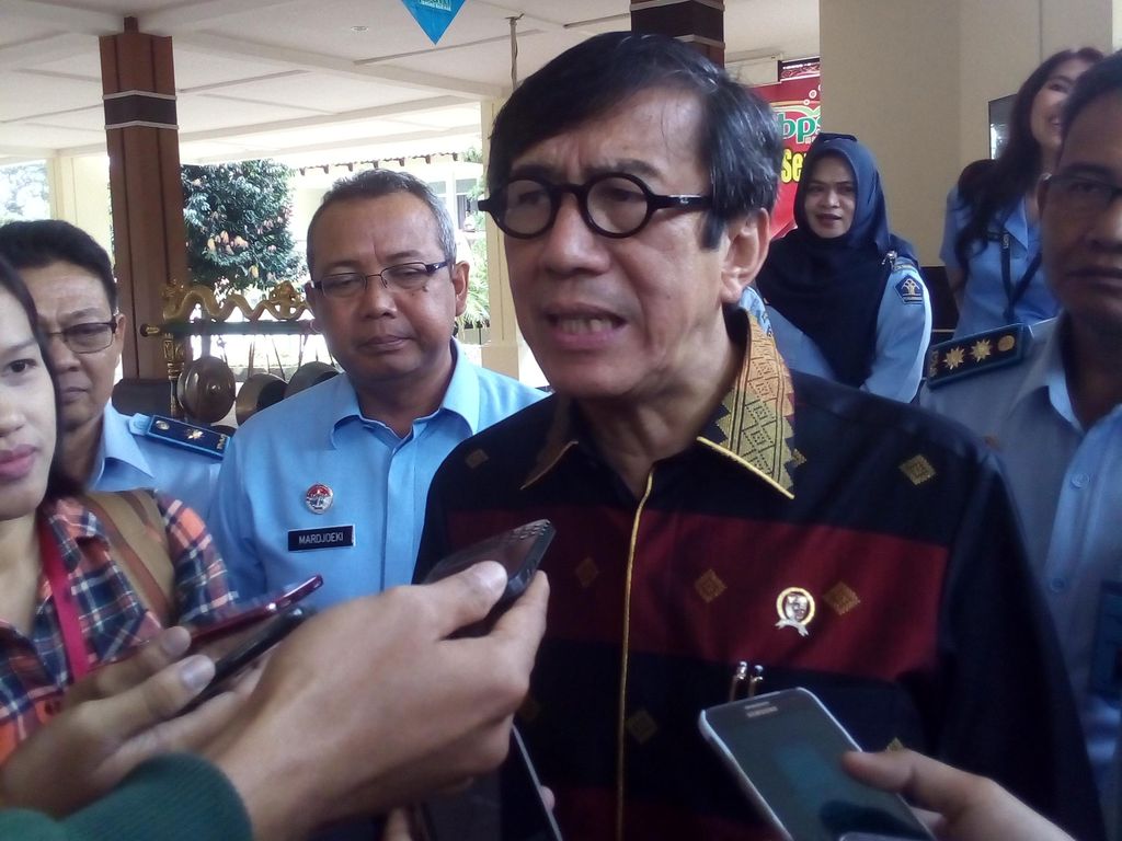 Kivlan Sebut PKI Segera Deklarasi, Menkum HAM: PKI Tinggal Sejarah! Kivlan Sebut PKI Segera Deklarasi, Menkum HAM: PKI Tinggal Sejarah!