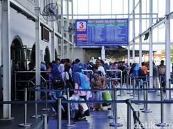 PT KAI Terapkan Sistem Check-in dan Boarding Pass di Stasiun Pasar Senen