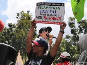 Aksi Tolak Relokasi Warga Luar Batang Aksi Tolak Relokasi Warga Luar Batang