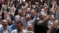 Dengan hasil imbang ini, Spurs dipastikan gagal mengejar perolehan poin dari Leicester City yang ada di posisi puncak klasemen dengan raihan 77 poin. Liga Inggris musim ini tinggal menyisakan dua laga. REUTERS/Eddie Keogh.