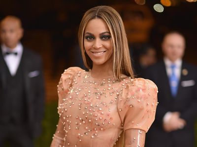 Penampilan Beyonce Bergaun Latex Superketat ini Yay or Nay?