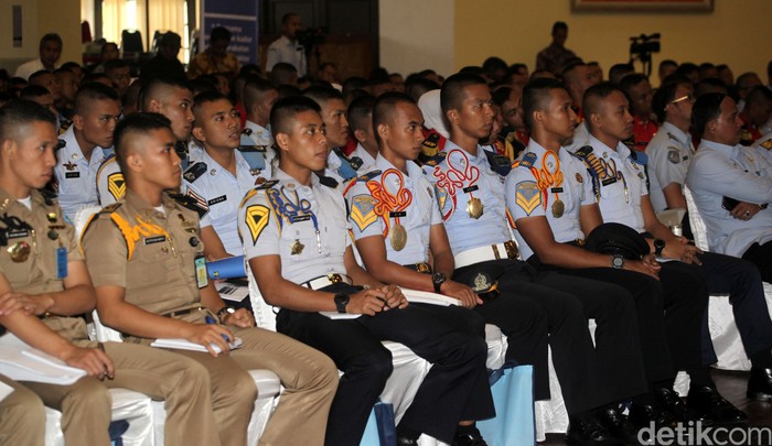 Menkum HAM Yasonna Laoly meresmikan Politeknik Ilmu Pemasyarakatan (Poltekip). Adanya Poltekip ini dimaksudkan meningkatkan kompetensi para petugas Lapas.