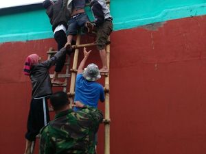 Maling Kesiangan, Atep Panik Coba Bunuh Diri dengan Menggorok Lehernya Maling Kesiangan, Atep Panik Coba Bunuh Diri dengan Menggorok Lehernya
