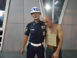 Anwar, Pencopet Kambuhan di Commuter Line Babak Belur Dihajar Penumpang