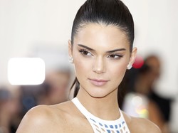 Debut Jadi Fotografer, Kendall Jenner Potret Anak Cindy Crawford di Majalah