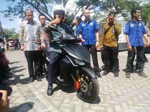 Menristek Dikti Siap Rayu Menteri Lain Agar Bantu Motor Listrik Gesits