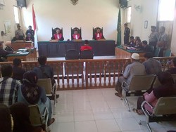 Divonis 5 Bulan Kasus ITE, Sidang Pegiat Anti Korupsi di Situbondo Nyaris Ricuh