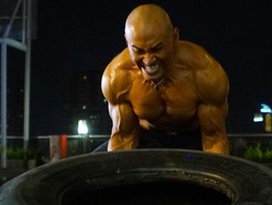 Beradegan Smackdown, Tulang Bahu Deddy Corbuzier Bergeser