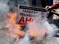 Demo di Depan KPK Sempat Ricuh Lagi, Pendemo Bakar Ban