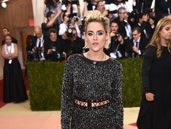 Kristen Stewart Ungkap Tak Terlibat di Prekuel Snow White Bukan karena Skandal