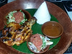 Ke Lombok, Wajib Coba Ayam Taliwang yang Pedas Mantap!