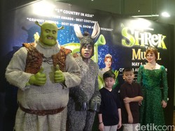 Mengintip Cuplikan Adegan Shrek the Musical Jakarta!