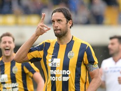 Luca Toni Umumkan Pensiun