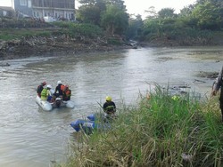 Petugas Pengukur Tanah yang Hanyut di Kali Bekasi Ditemukan Tewas