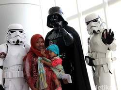 Darth Vader dan Stormtrooper Serbu Anak-anak di RSCM