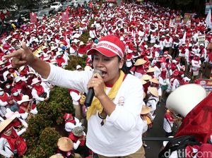 Ribuan Bidan Desa Tuntut Jadi PNS