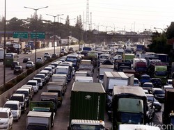 NasDem DKI Tolak Usul Mobil Masuk Jakarta Harus Bayar