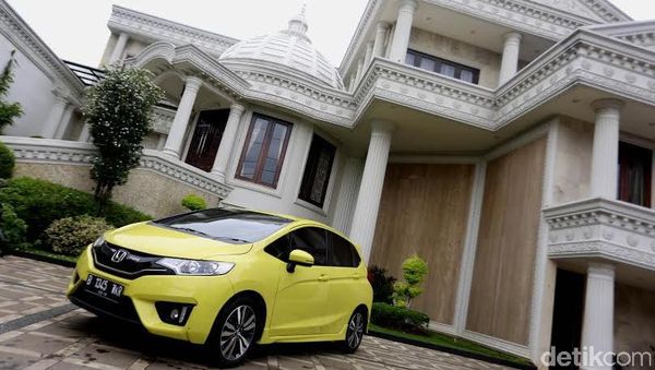 Modifikasi Audio ala Mobil Aurel Hermansyah