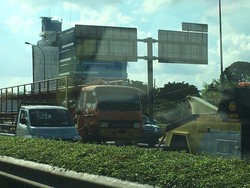 Ada Truk Mogok di Tol JORR Cilandak, Ulujami-Fatmawati Macet