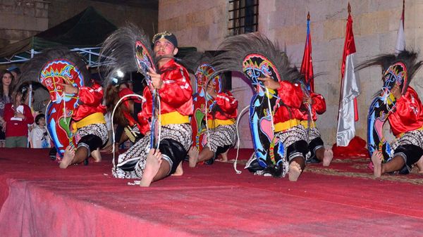 Prajurit TNI Perkenalkan Kesenian Tradisional di Libanon