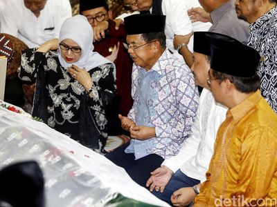 JK Melayat Tuty Alawiyah