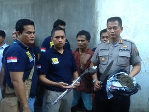 Polisi Gerebek Permukiman di Medan, Temukan Narkoba hingga Pedang Samurai
