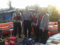 Tim SAR Sisir Kali di Bekasi Cari Petugas Pengukur Tanah yang Tenggelam