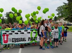 Kampanye Cerebral Palsy, Remaja Ini Maraton Sambil Gendong Adik