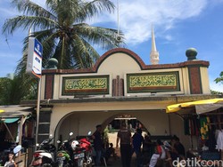 Tokoh Luar Batang Tak Mau Sebutan Wisata Religi untuk Area Masjid