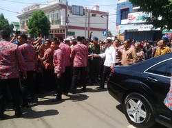Disambut Ribuan Warga, Presiden Jokowi Resmikan Pasar di Banyumas