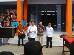 Resmikan Pasar di Kebumen, Jokowi: Harus Bersih, Jangan Kalah dengan Mal